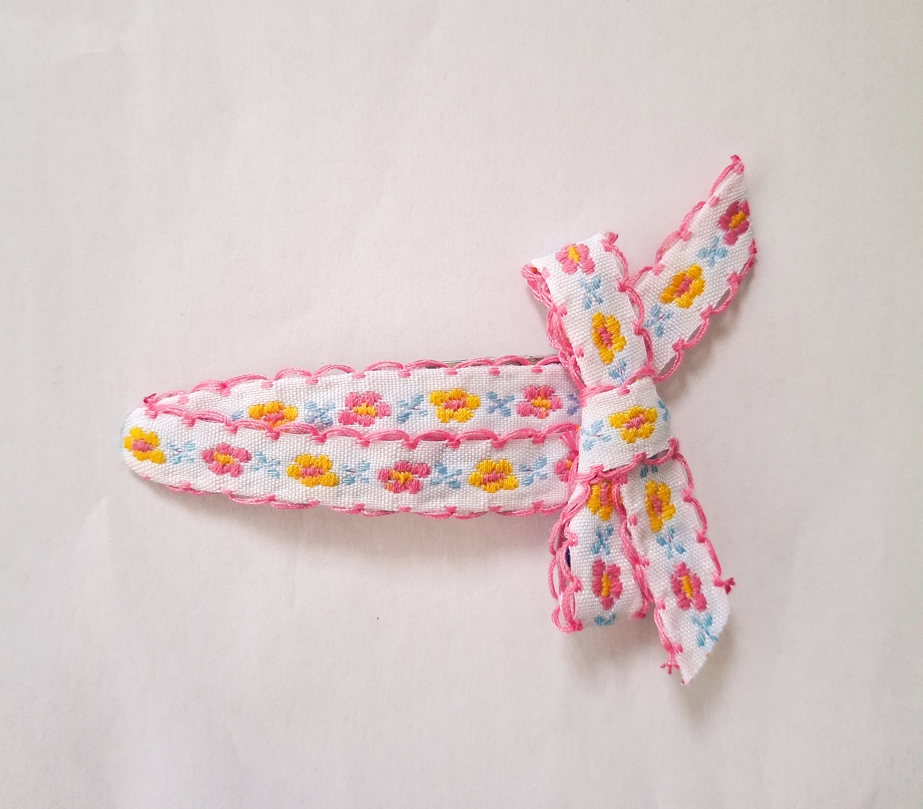 Floral Ribbon Embroidered Hair Clip | ZIPPINZEEK