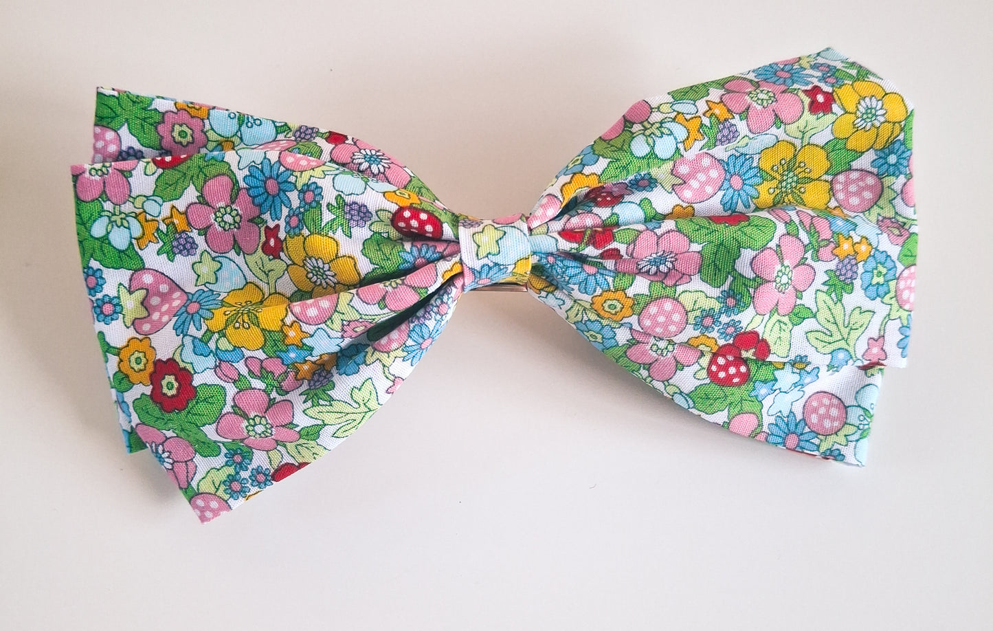 Matching Floral Bow Hair Clips for Mom & Kid | ZIPPINZEEK