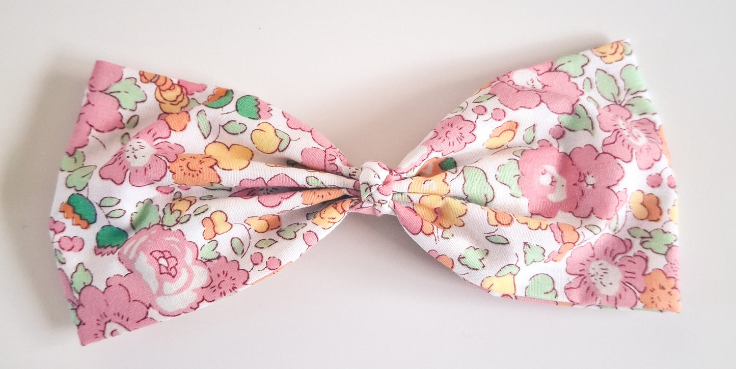 Matching Floral Bow Hair Clips for Mom & Kid | ZIPPINZEEK